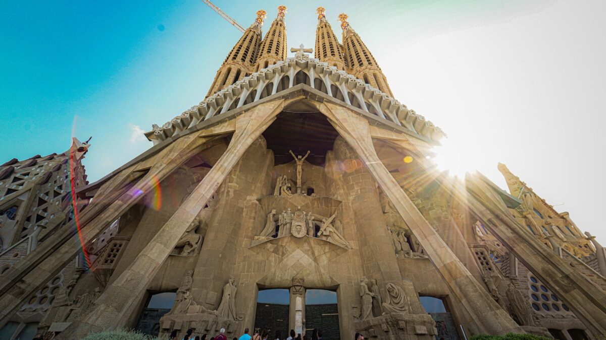 A Guide to Buying Sagrada Familia Tickets in Barcelona (safely)