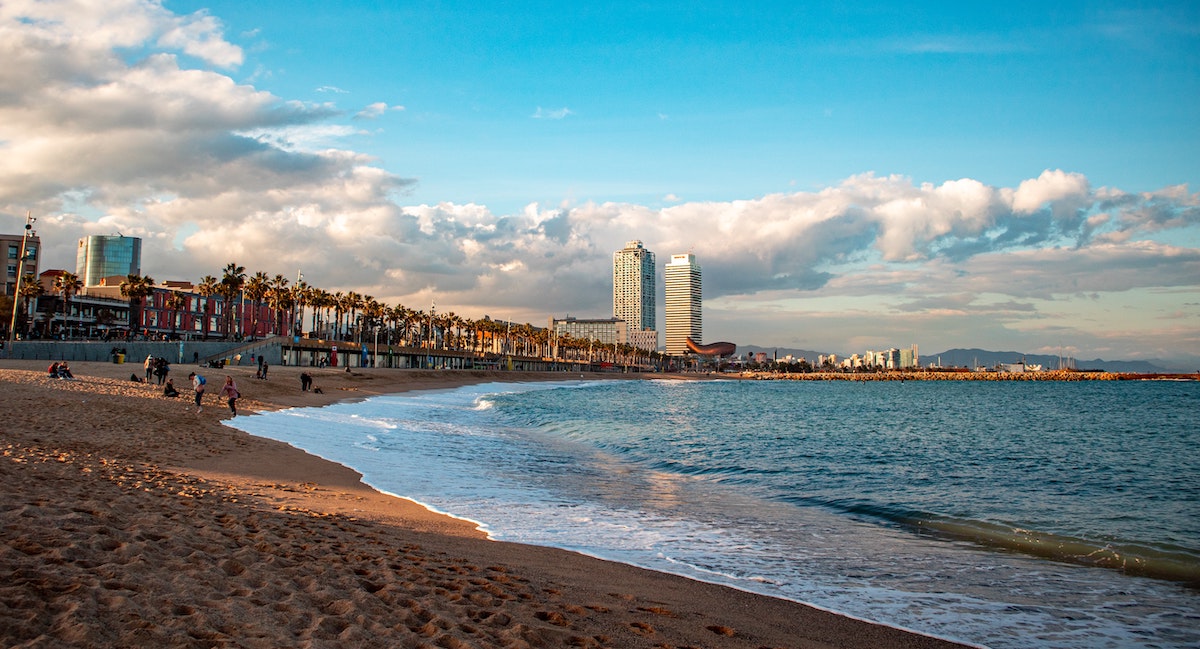 Les Plages de Barcelone : Quand Soleil, Sable et Siestes se Rencontrent